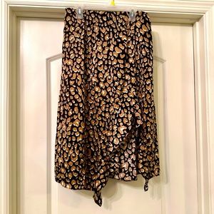 Mittoshop - cheetah print silky skirt with slit and ruffle in the front! 🐆🖤